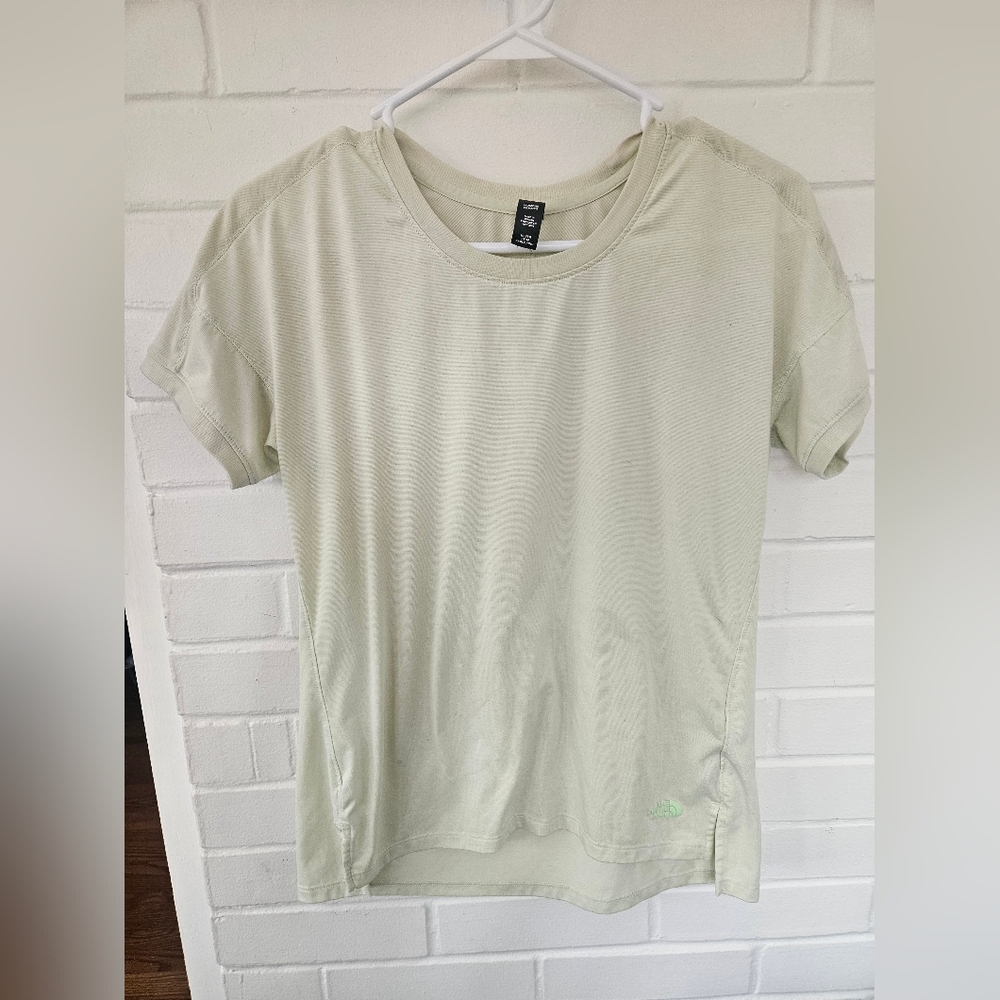 NWOT The North Face Light Green Short Sleeve Active Tee